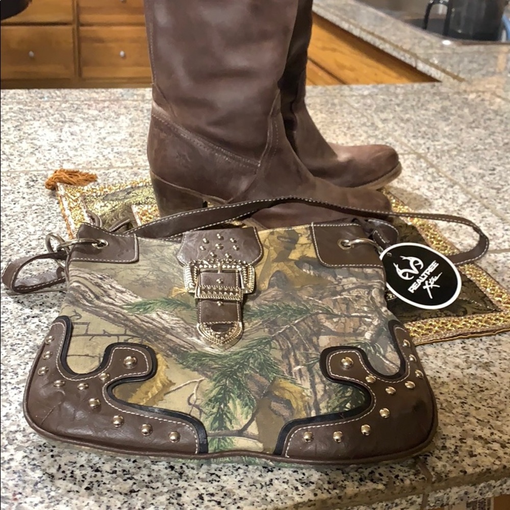 NWT Realtree camo Crossbody bag